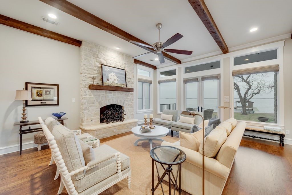 121 Moonlight Point