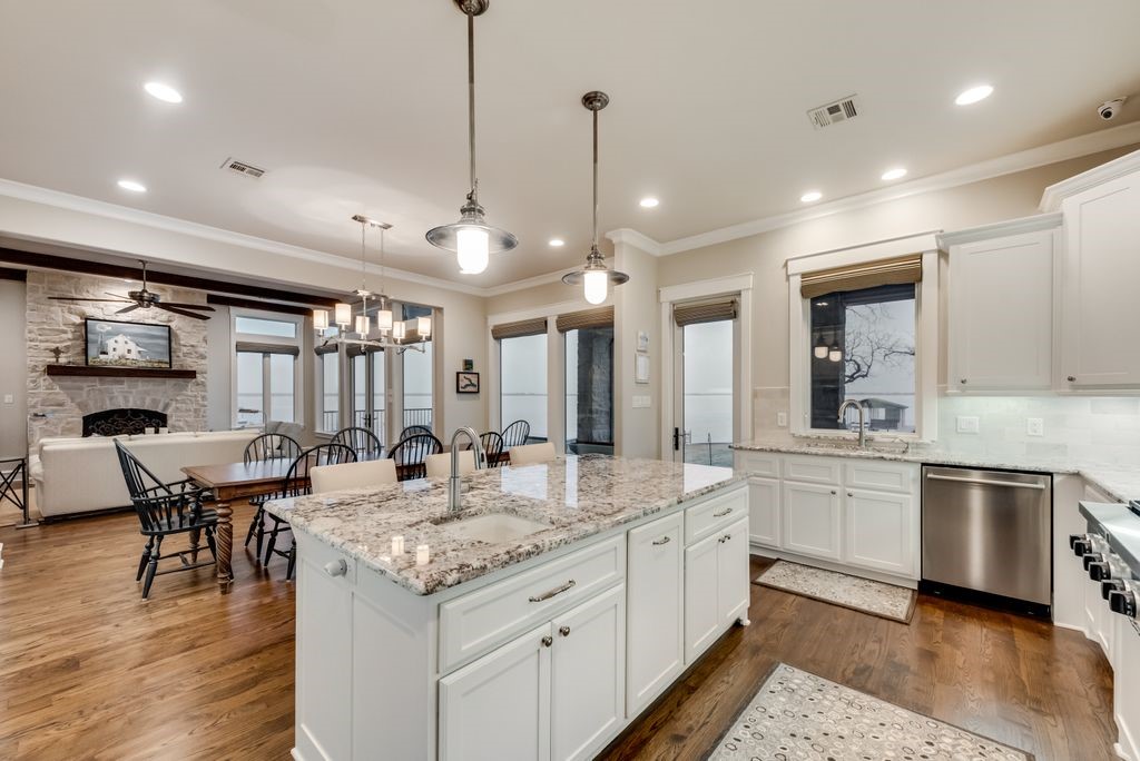 121 Moonlight Point
