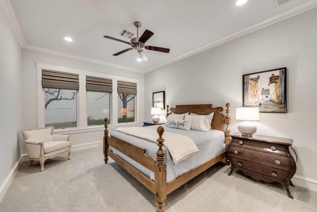 121 Moonlight Point