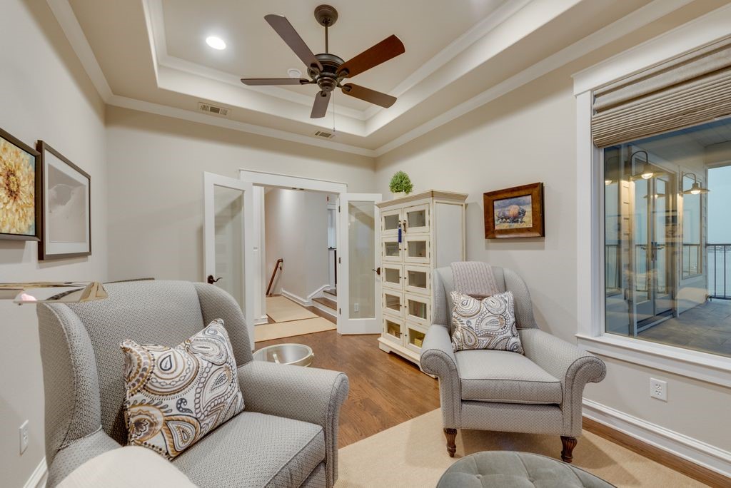 121 Moonlight Point
