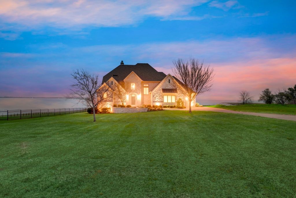 121 Moonlight Point