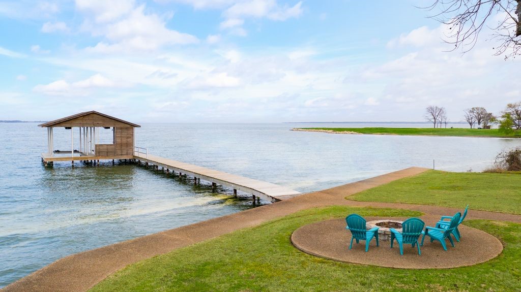 121 Moonlight Point