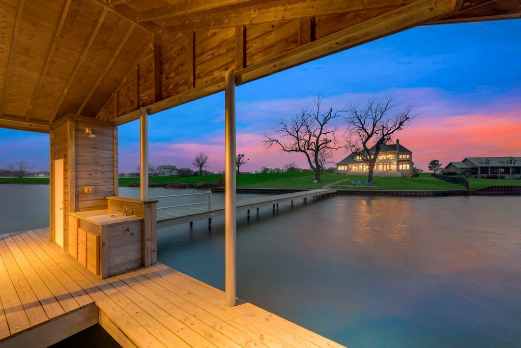 121 Moonlight Point