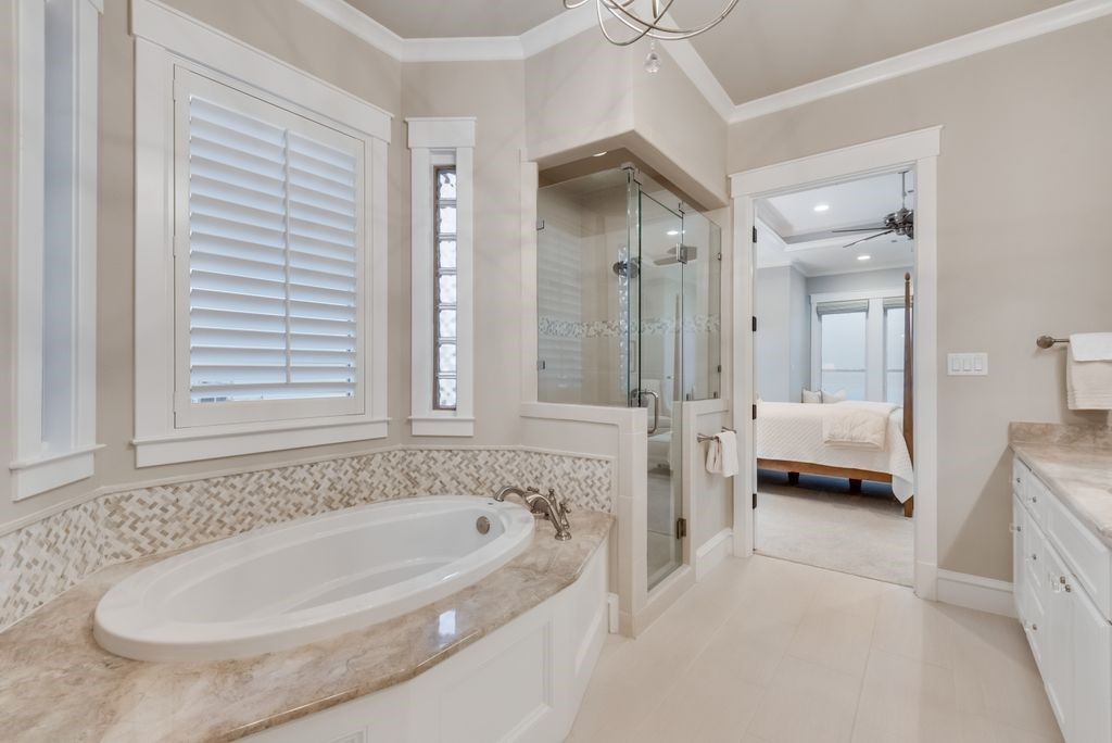 121 Moonlight Point