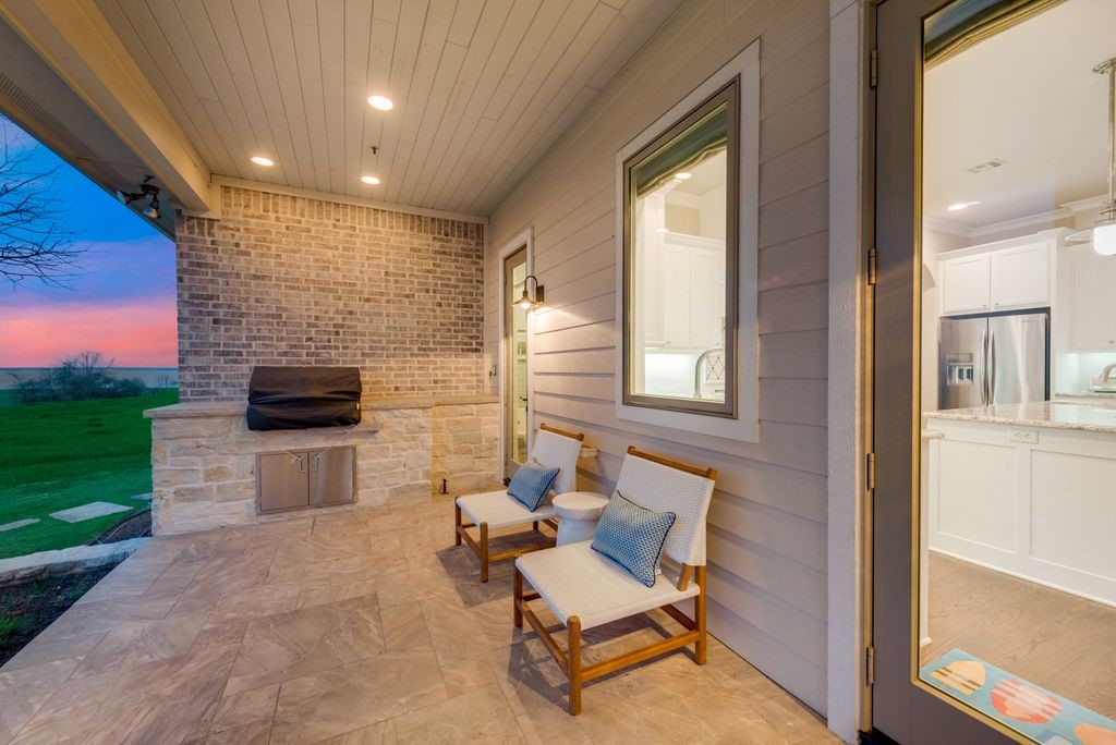 121 Moonlight Point