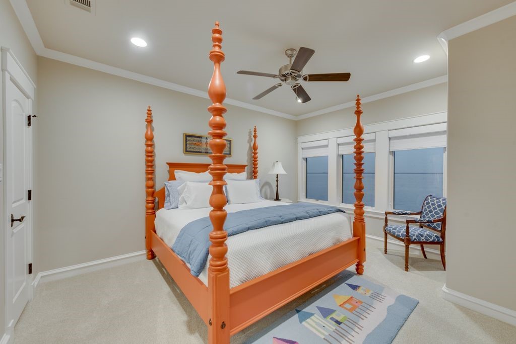 121 Moonlight Point