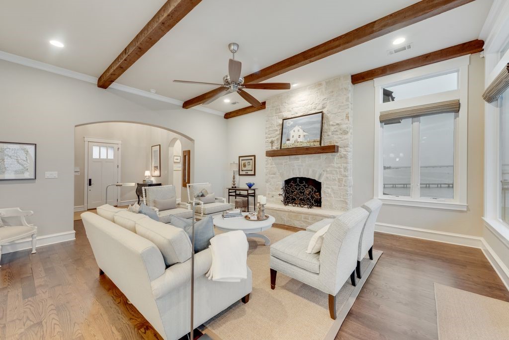 121 Moonlight Point