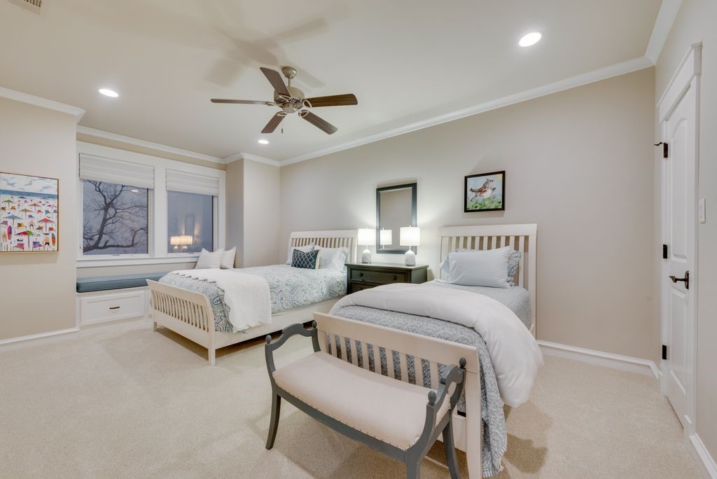 121 Moonlight Point