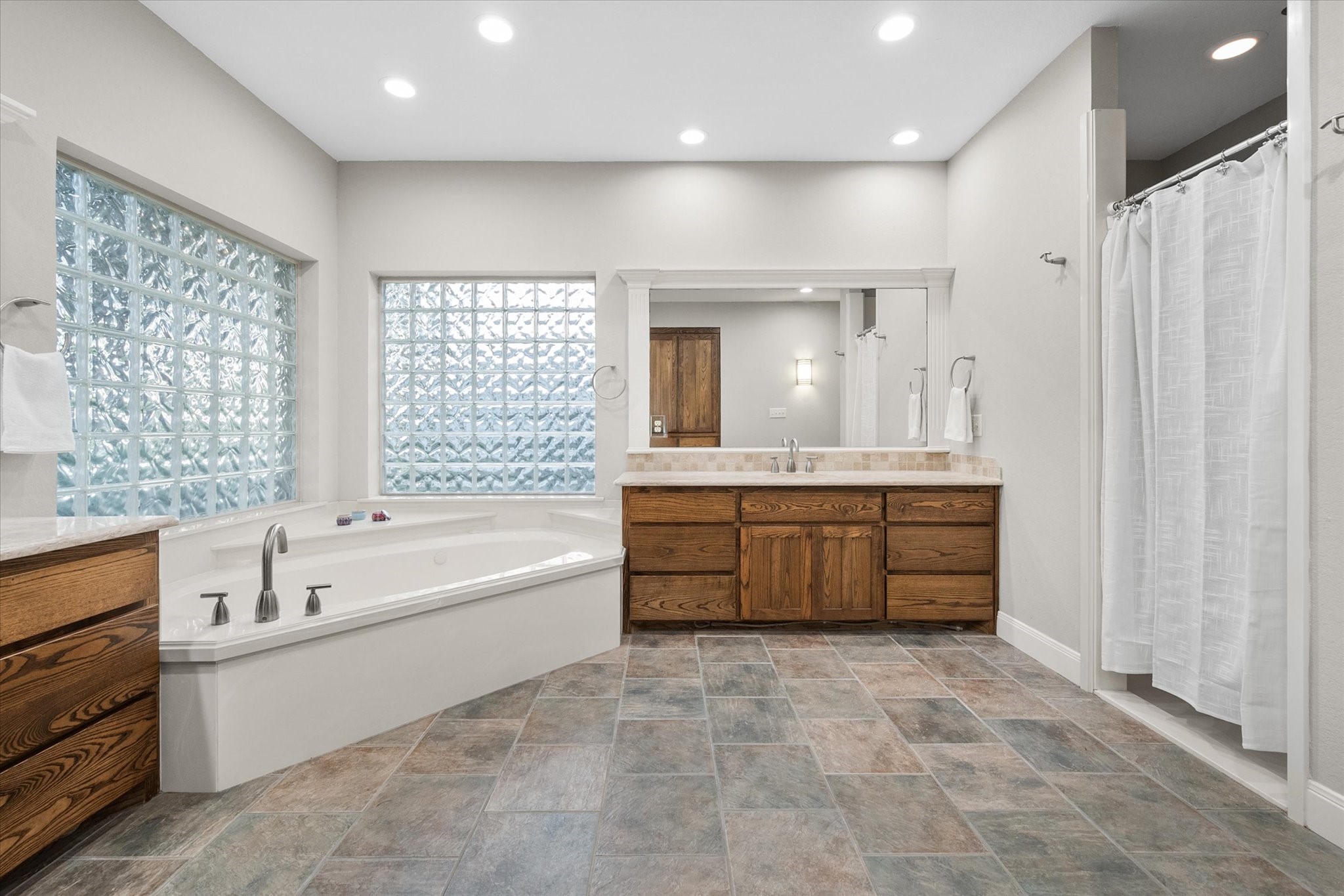 1118 The Shores Drive