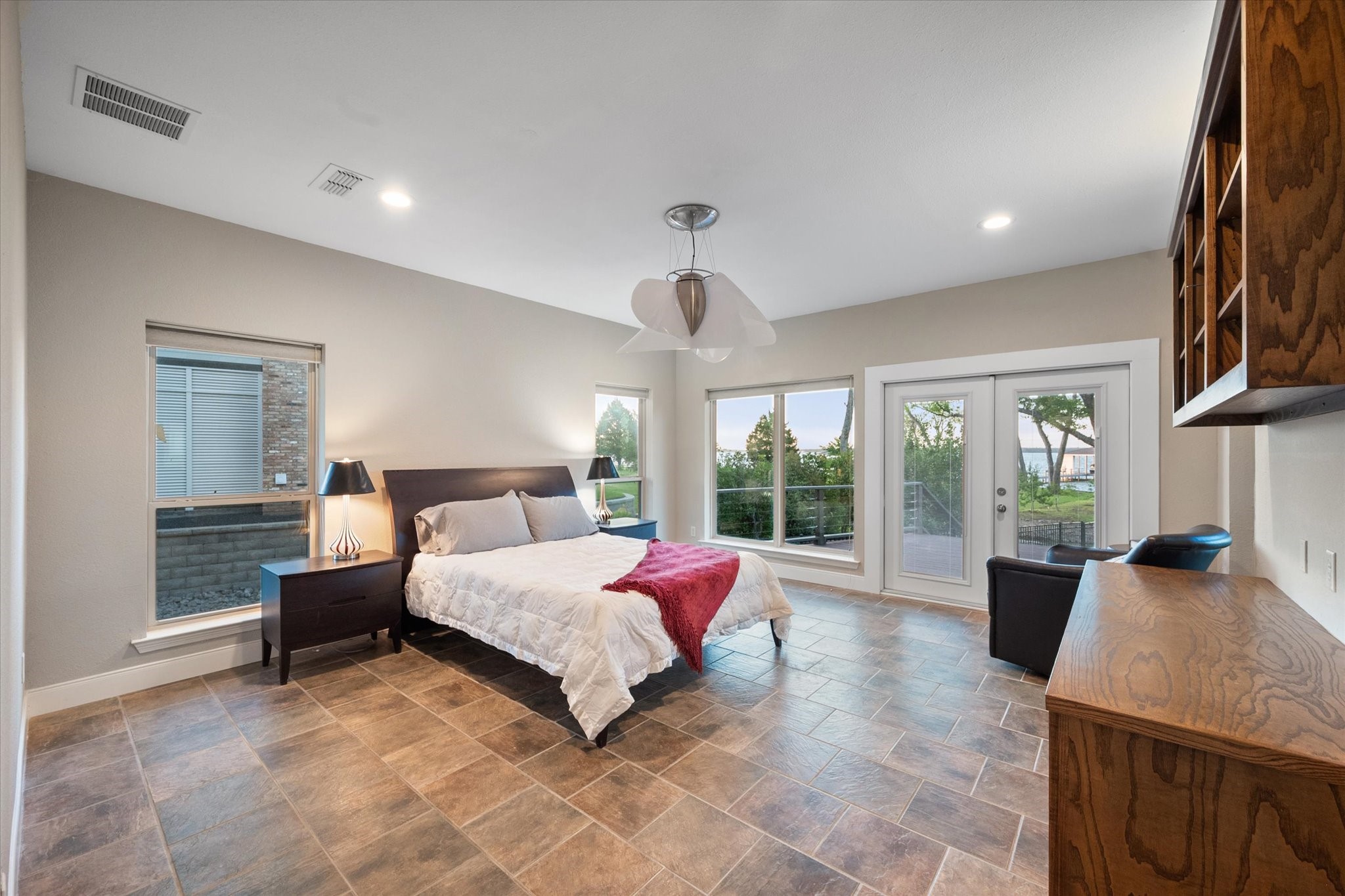 1118 The Shores Drive
