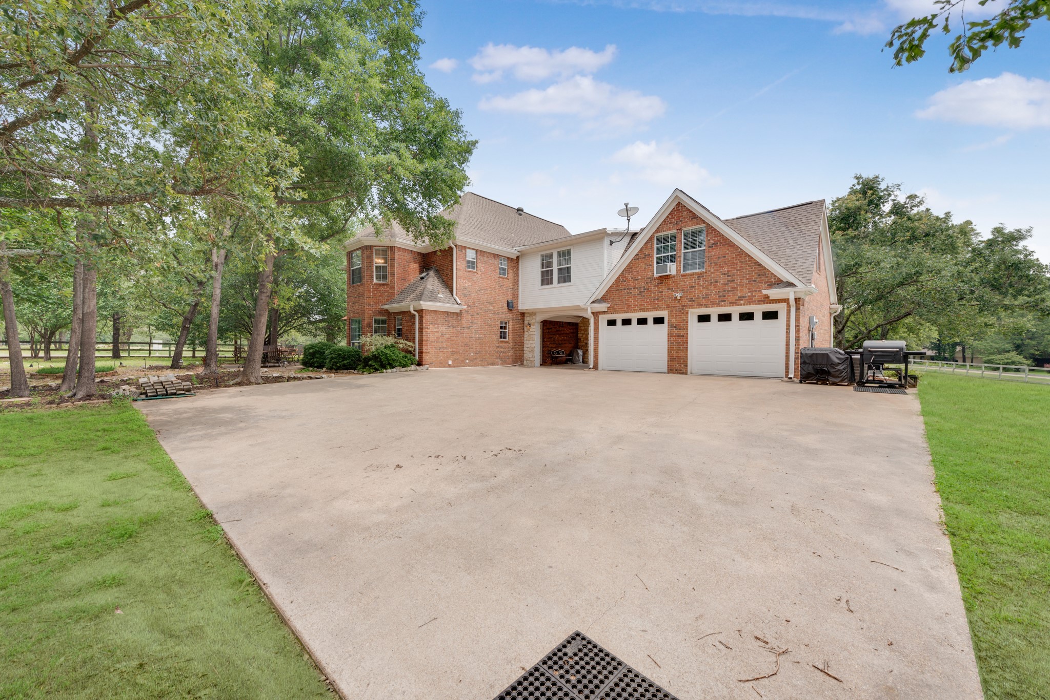 402 Hidden Oaks Lane