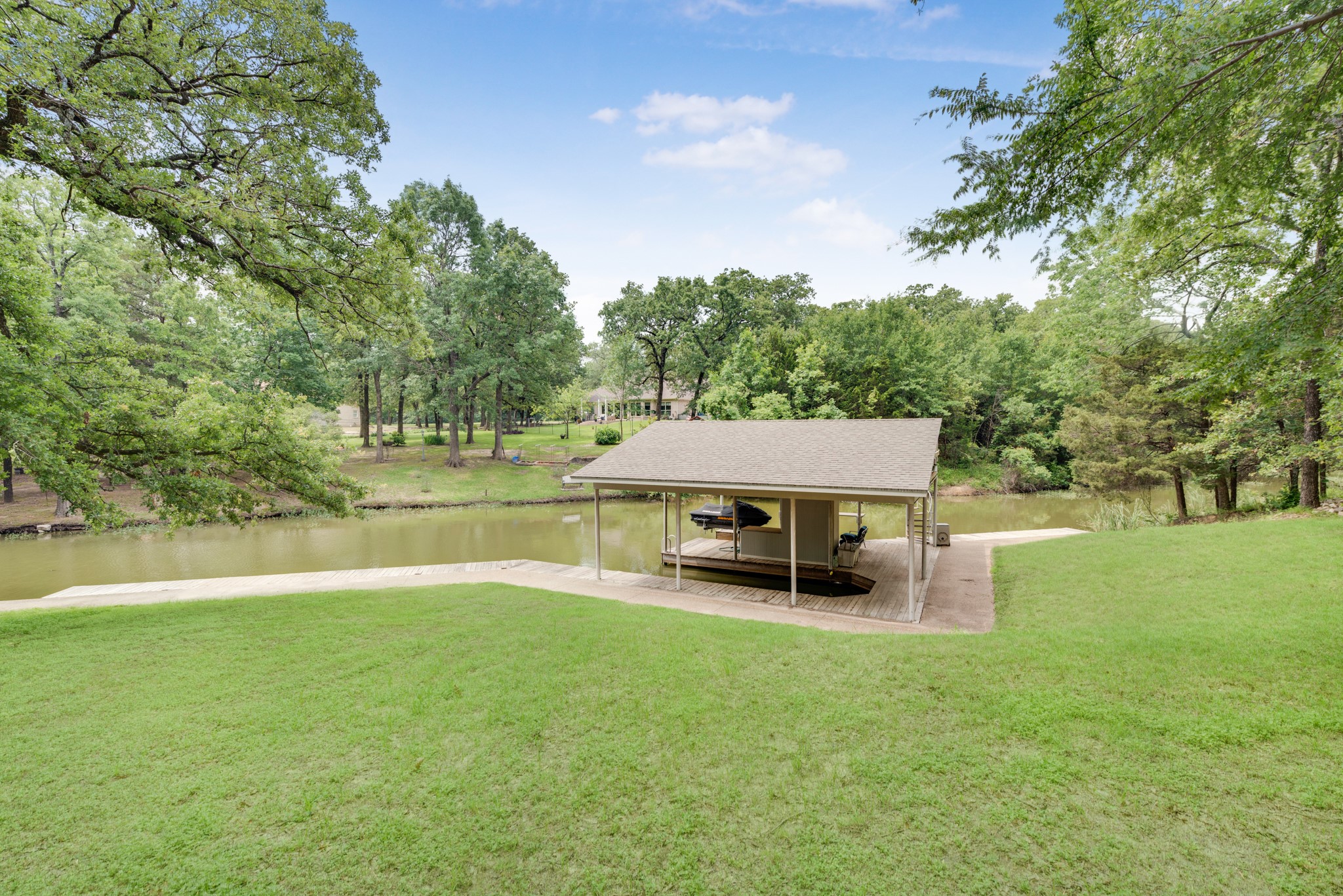 402 Hidden Oaks Lane