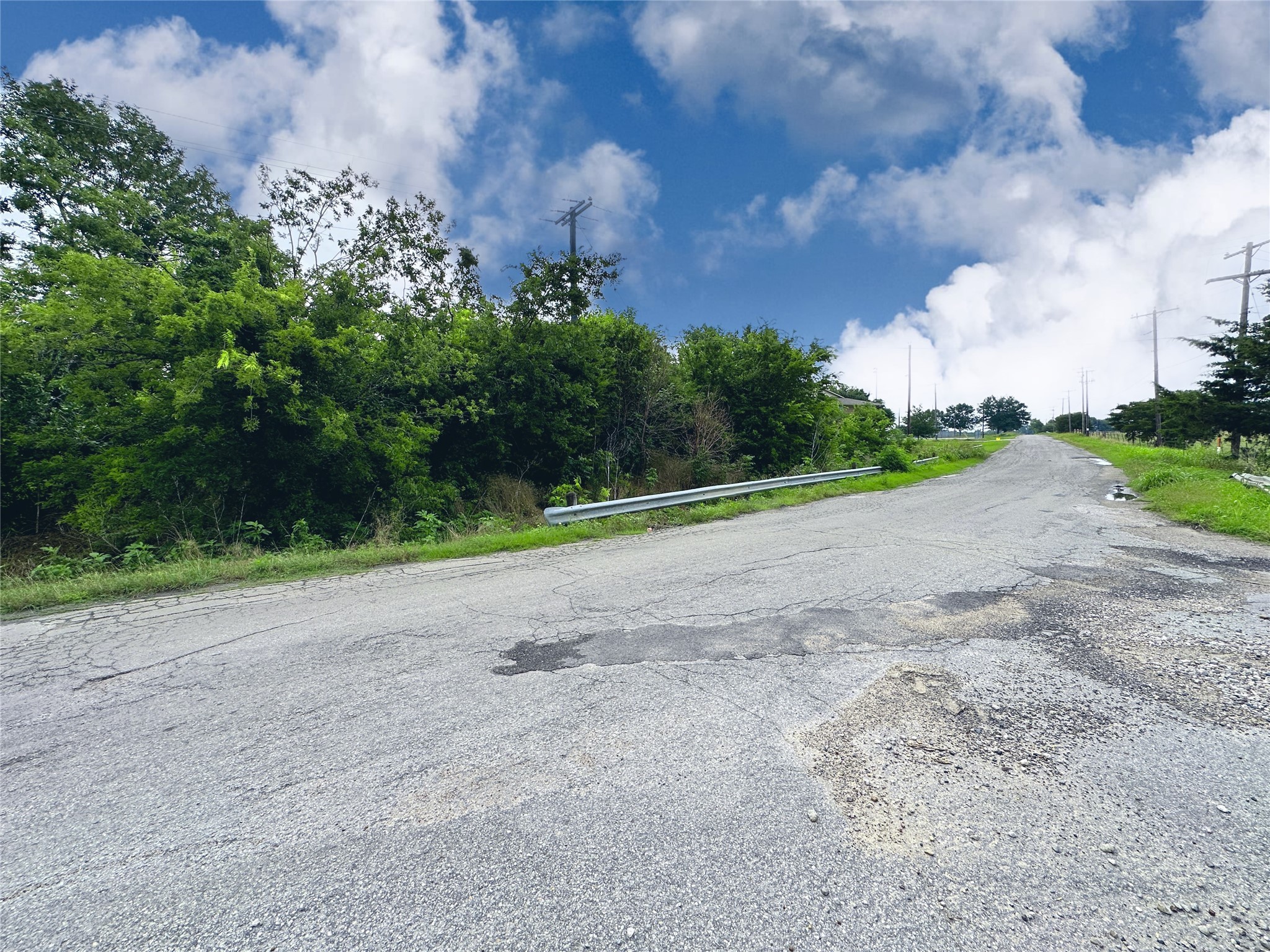 700 S Throckmorton Avenue