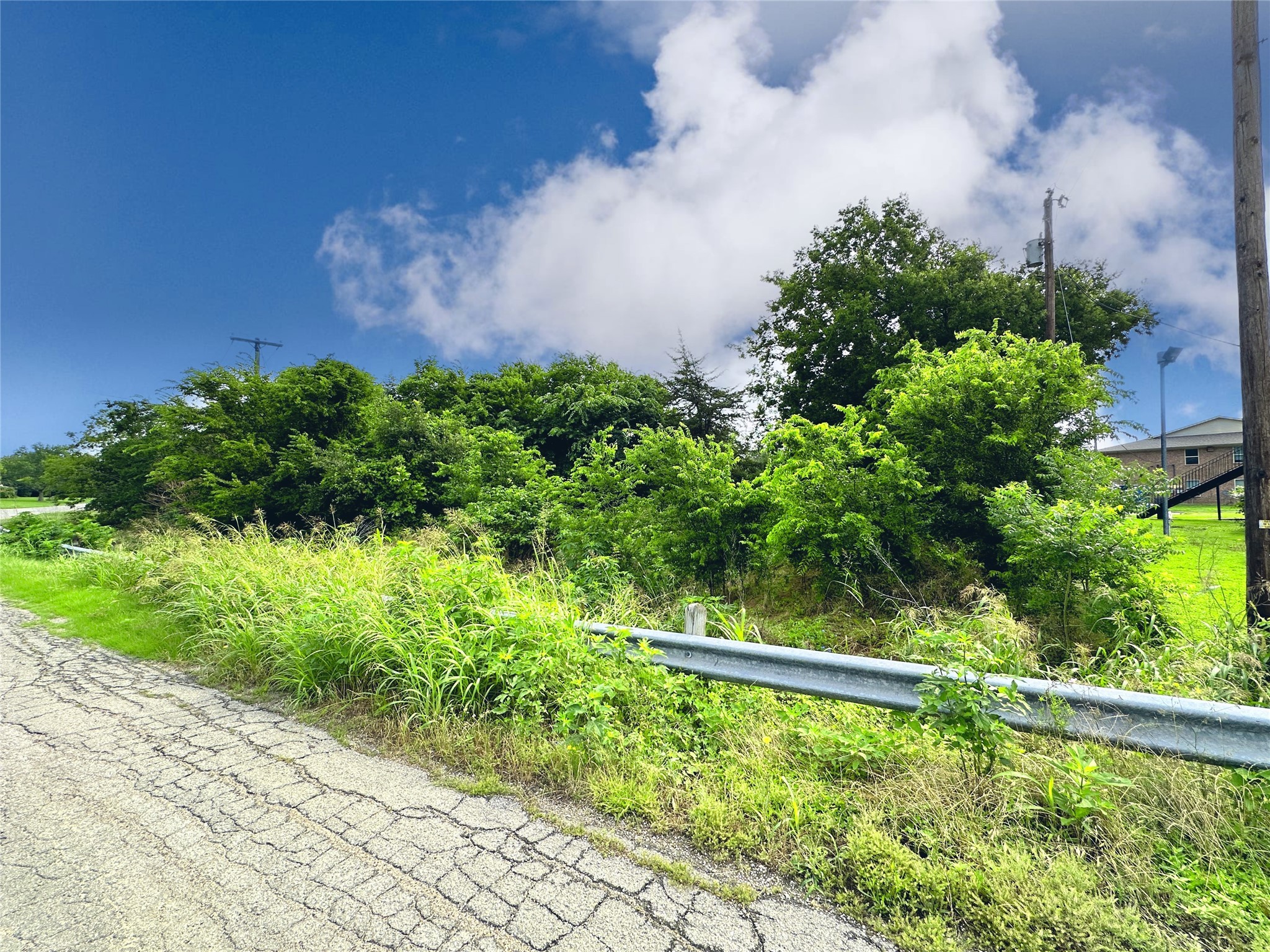 700 S Throckmorton Avenue