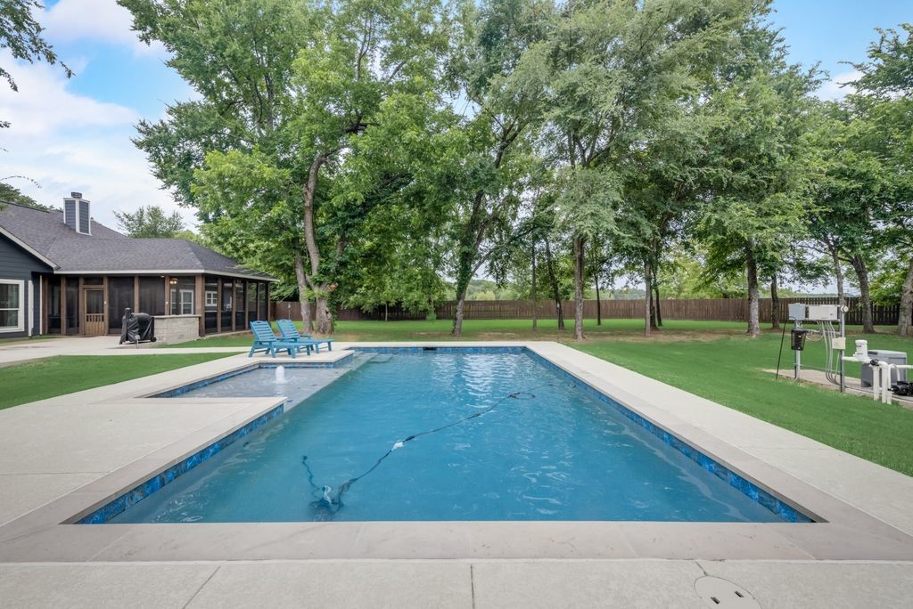 733 Waters Edge Drive