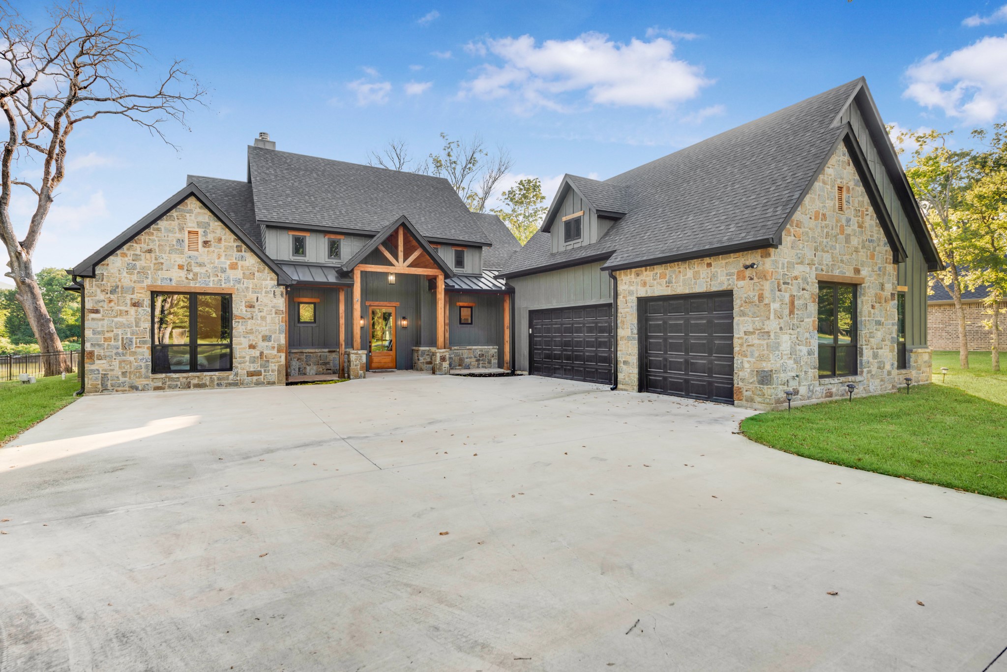 812 Waters Edge Drive