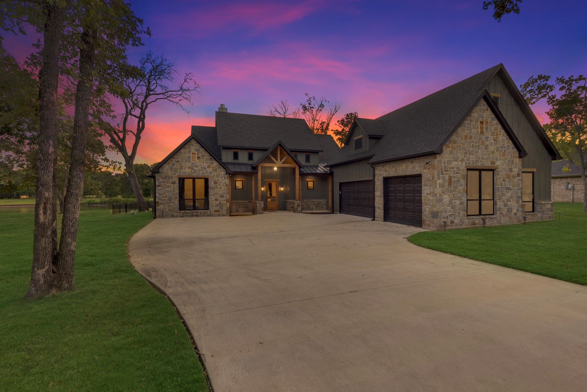 812 Waters Edge Drive