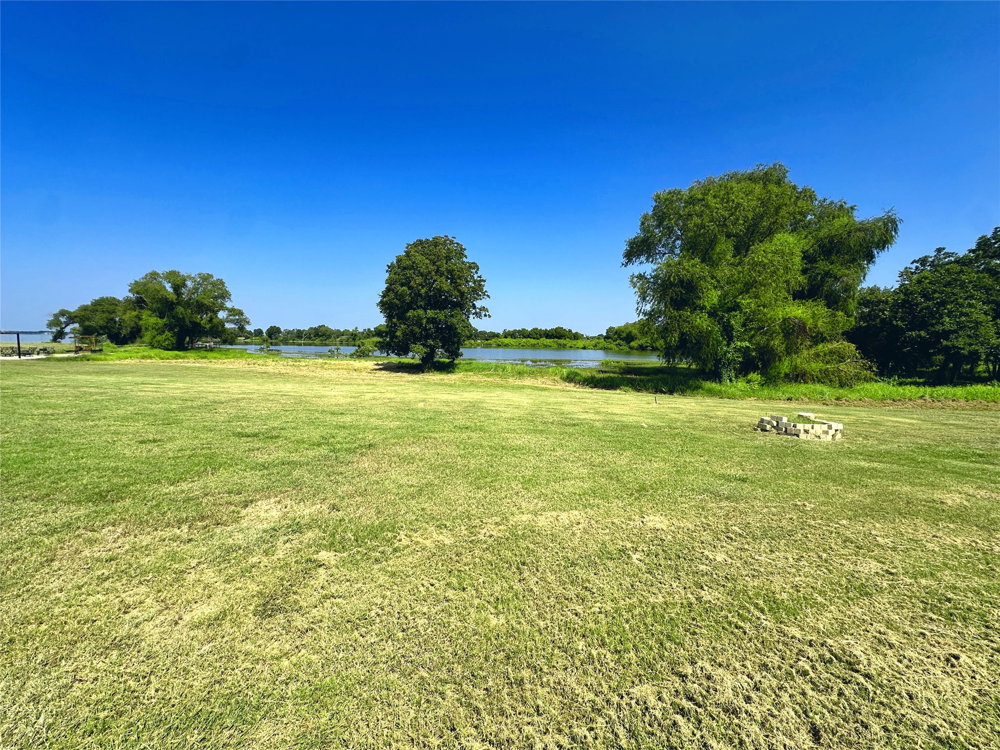 5086 Waterfront Road