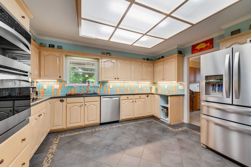 340 Knights Circle