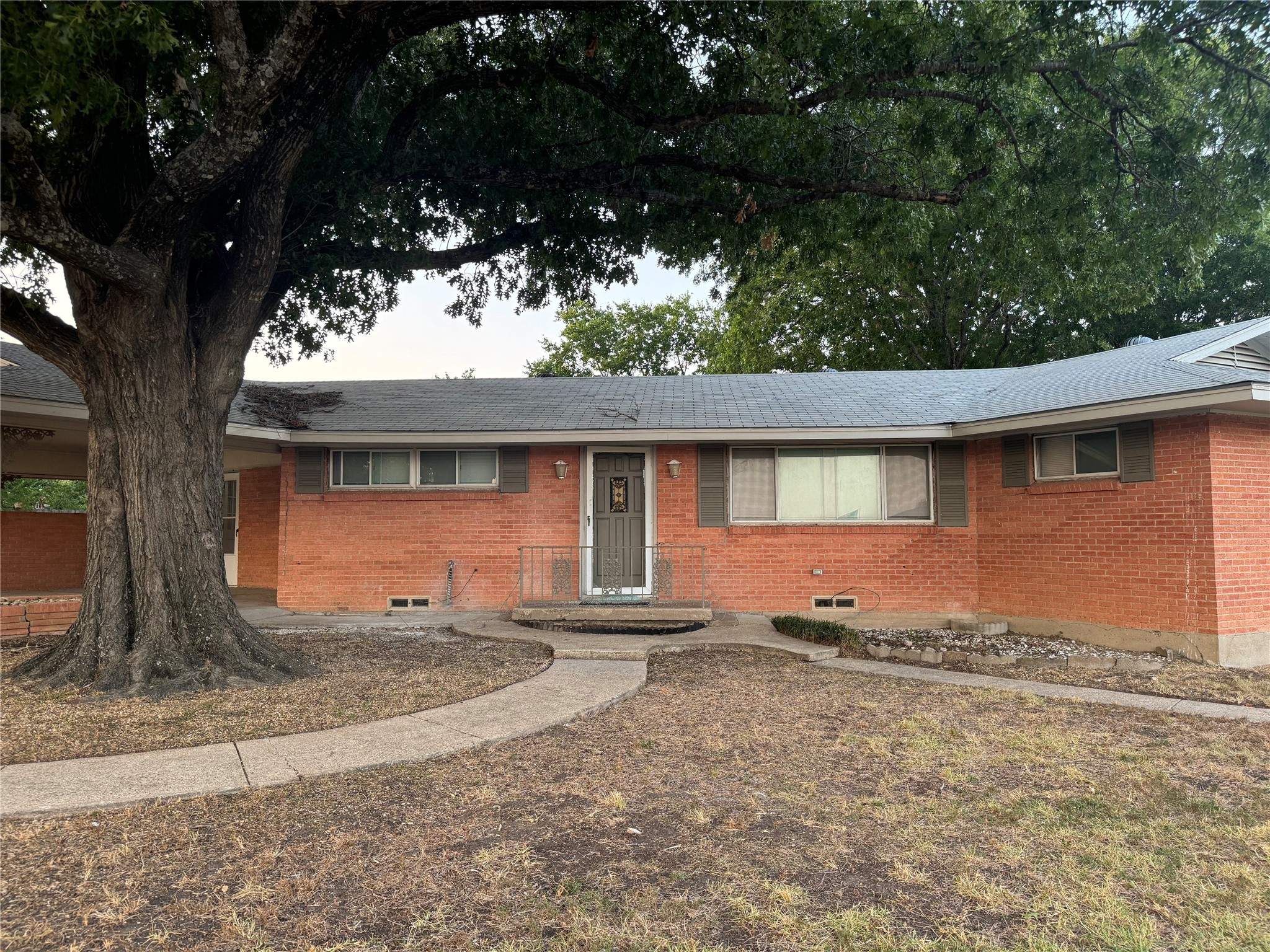 1406 Country Club Road