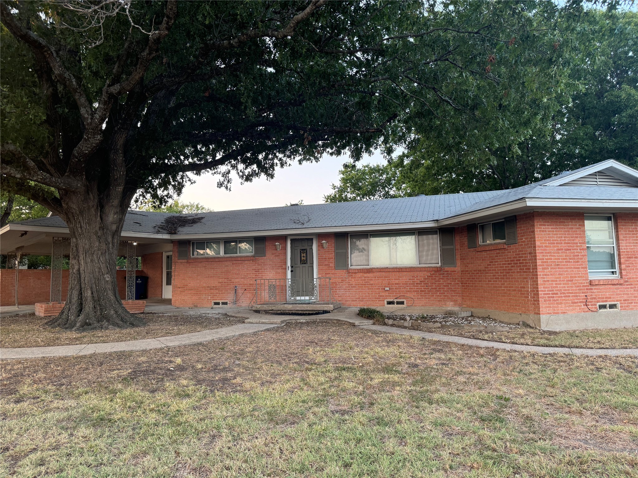 1406 Country Club Road