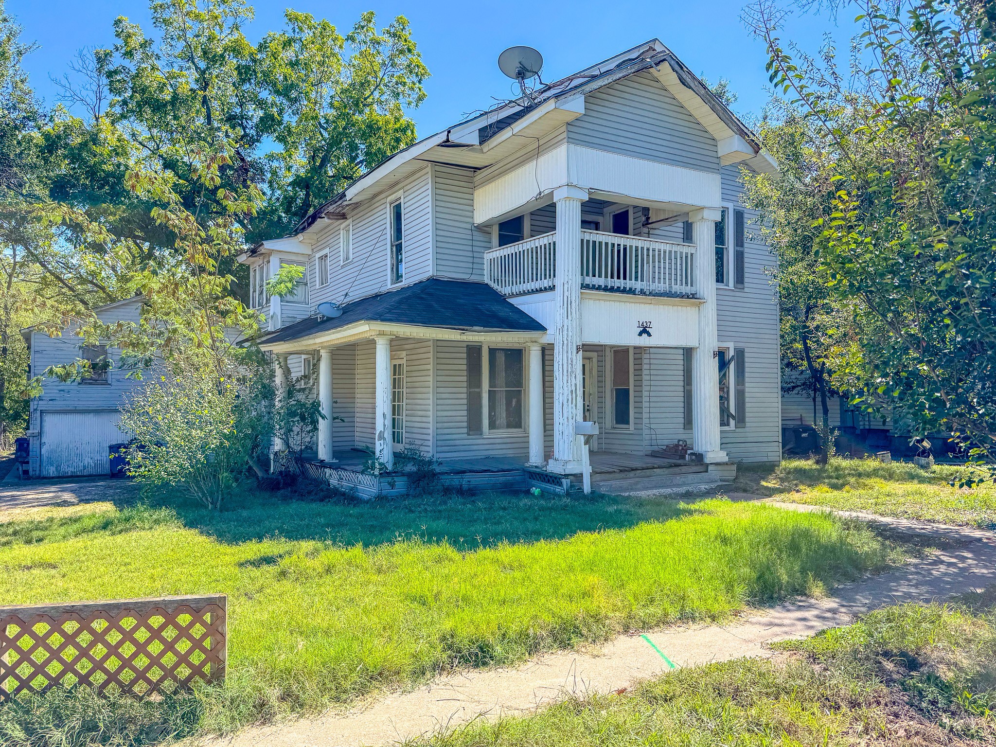 1437 W 4th Avenue