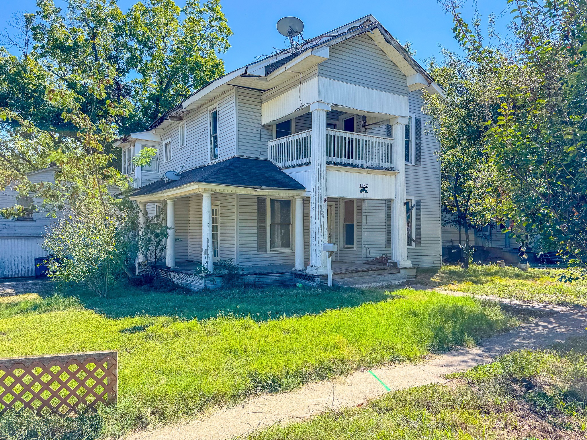 1437 W 4th Avenue