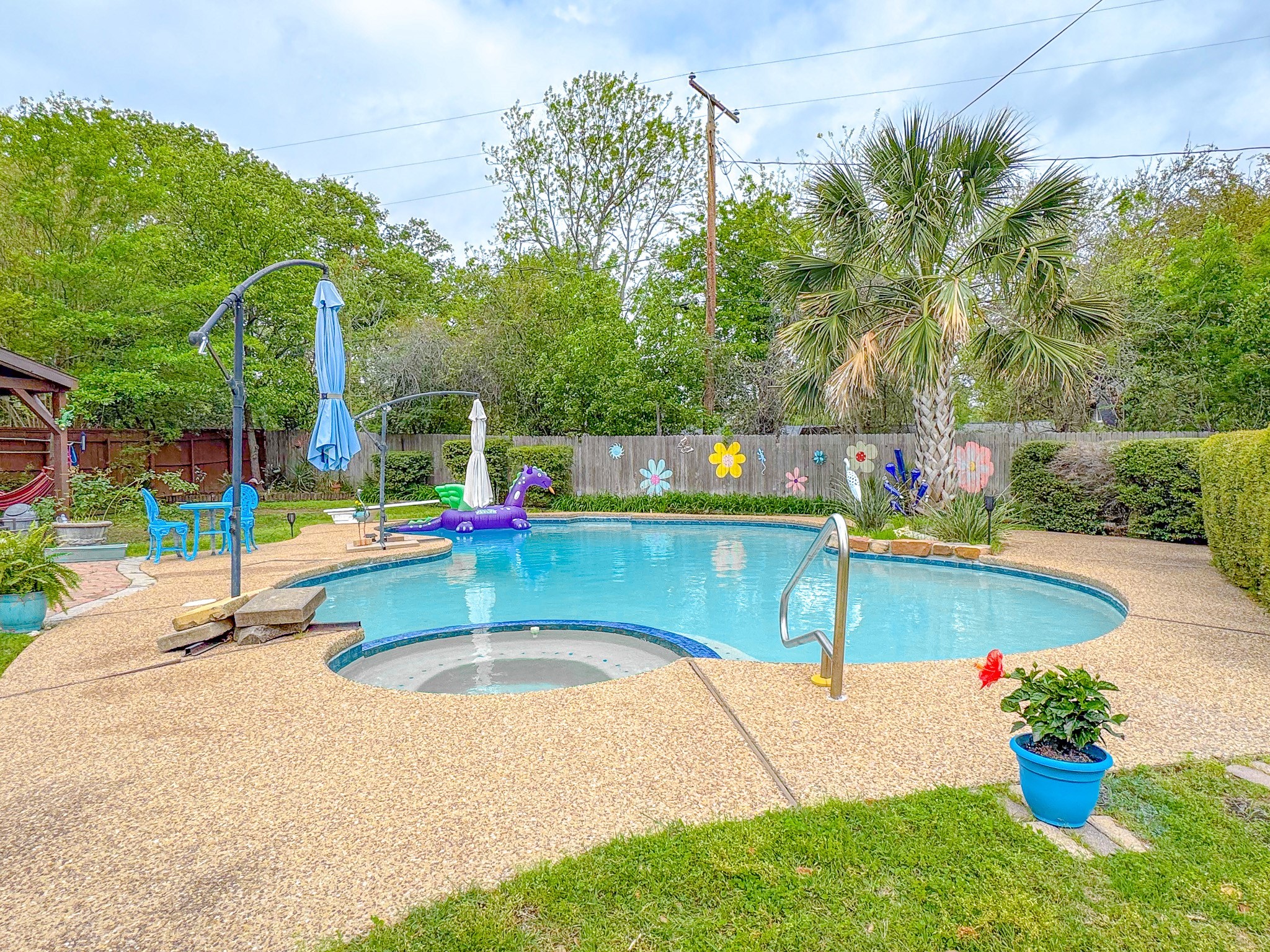 1208 Lexington Square