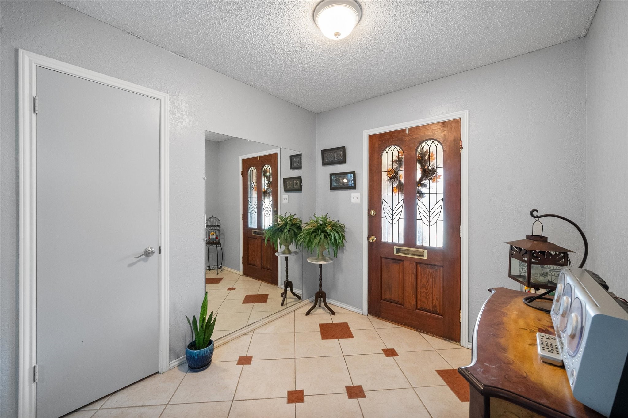 1208 Lexington Square