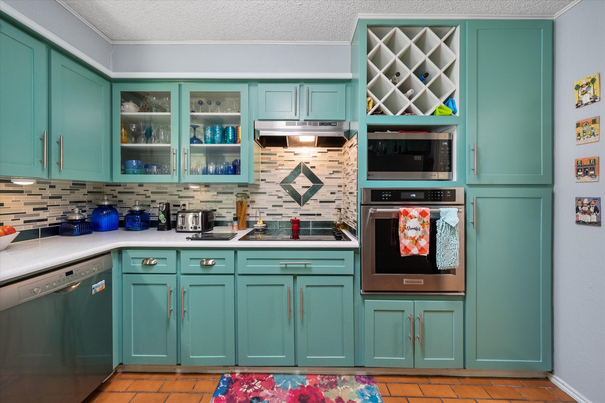 1208 Lexington Square