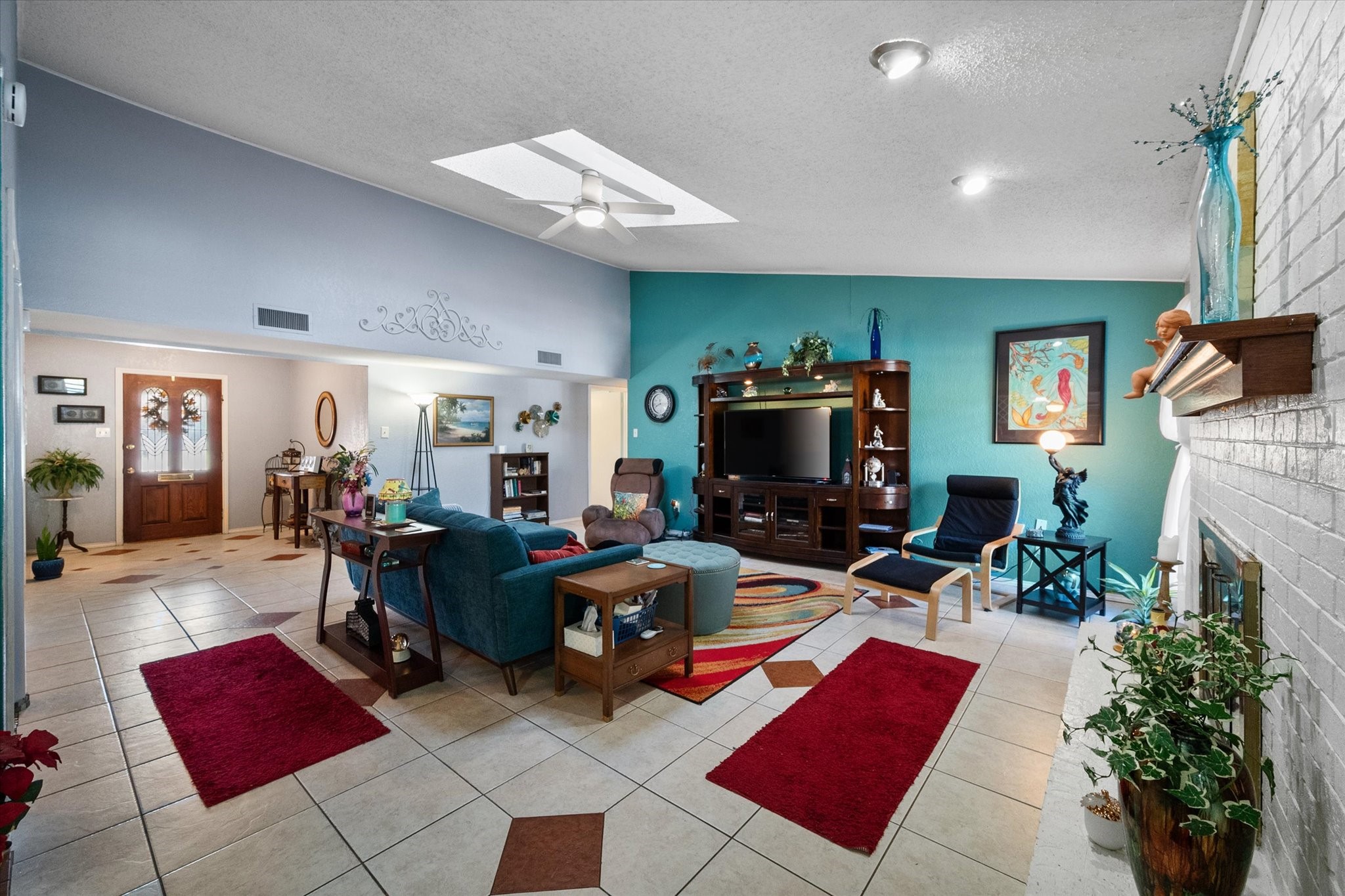 1208 Lexington Square