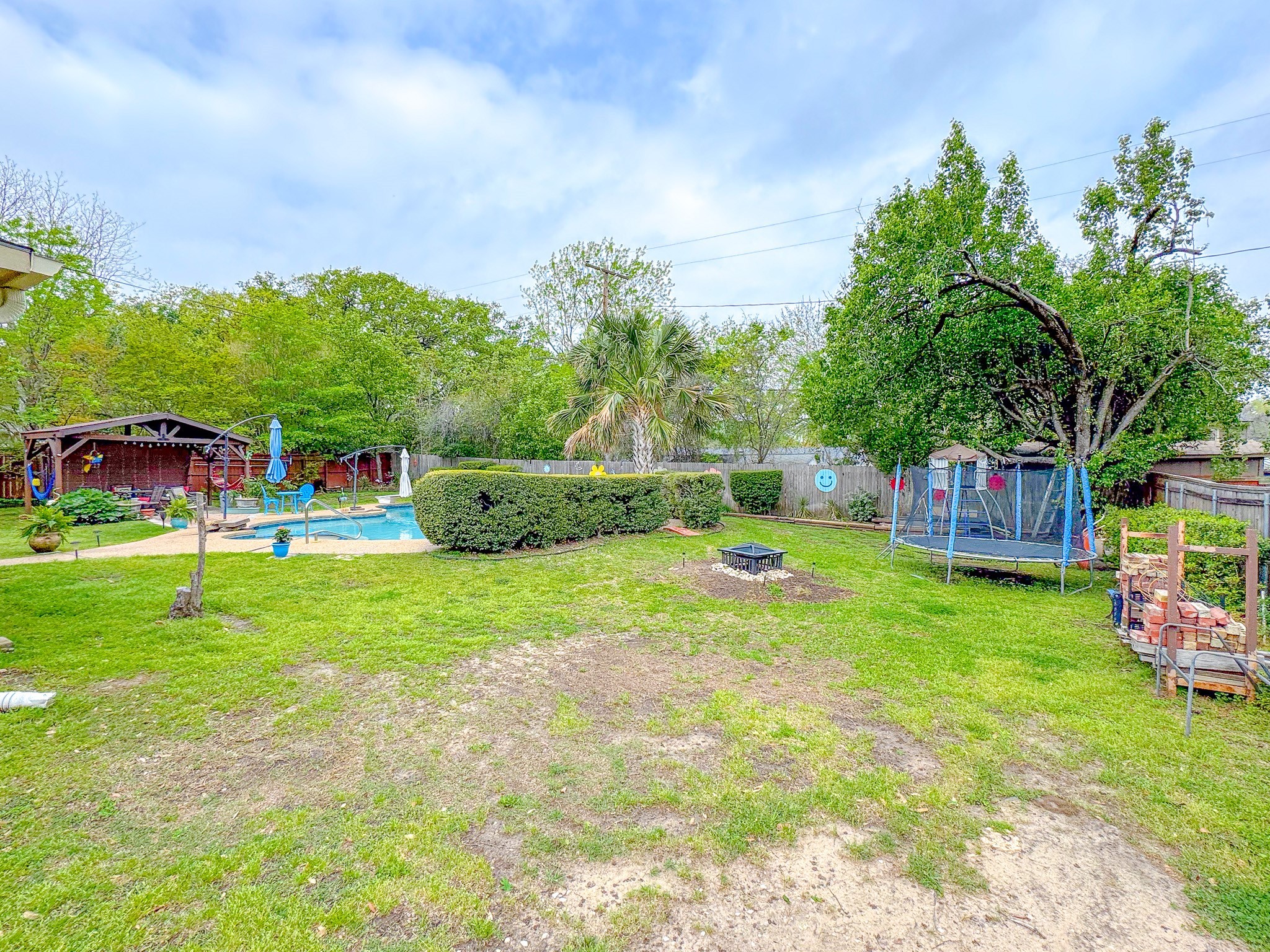 1208 Lexington Square