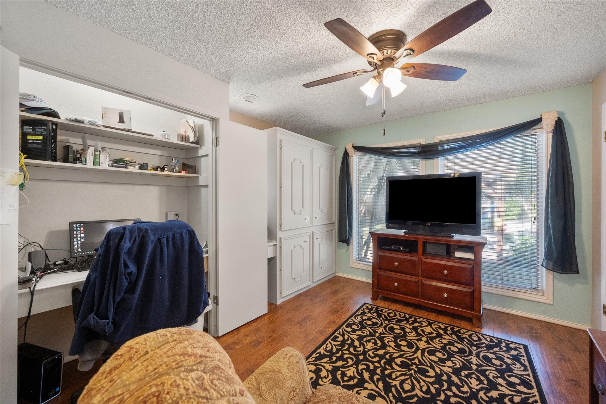 1208 Lexington Square