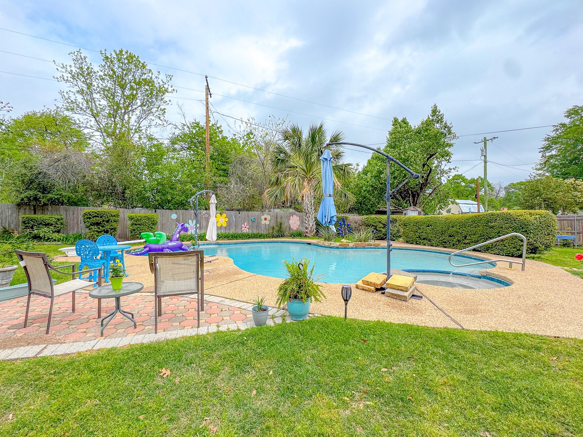 1208 Lexington Square