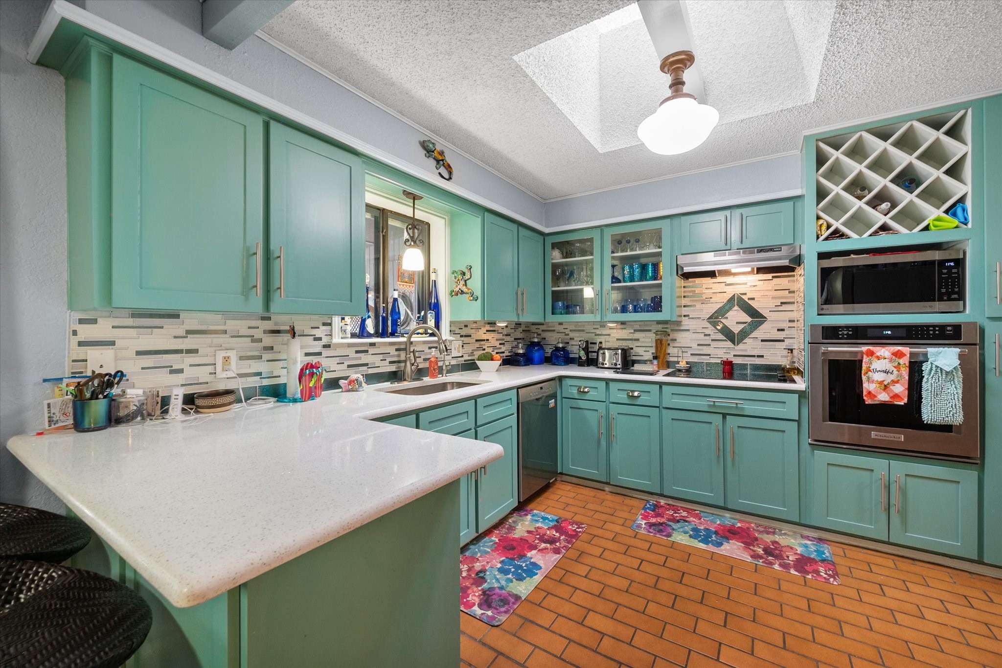 1208 Lexington Square