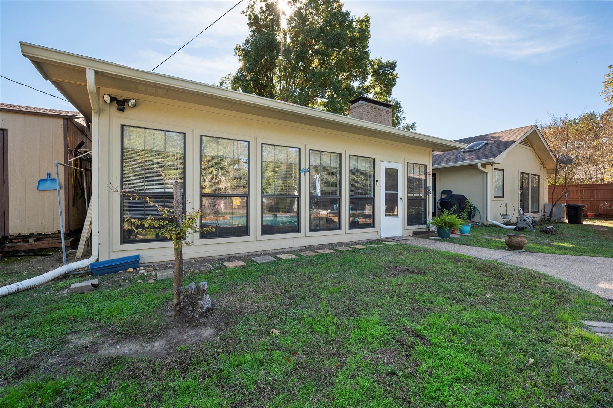 1208 Lexington Square