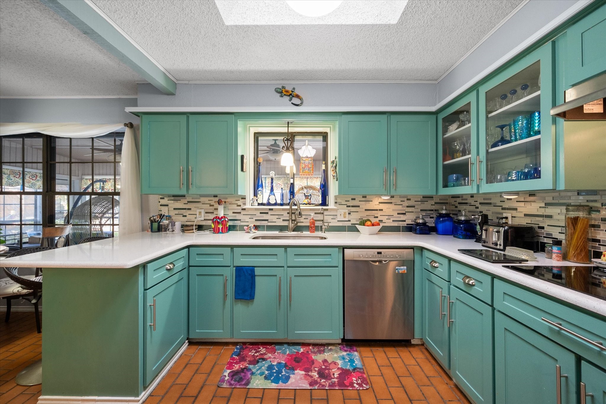 1208 Lexington Square