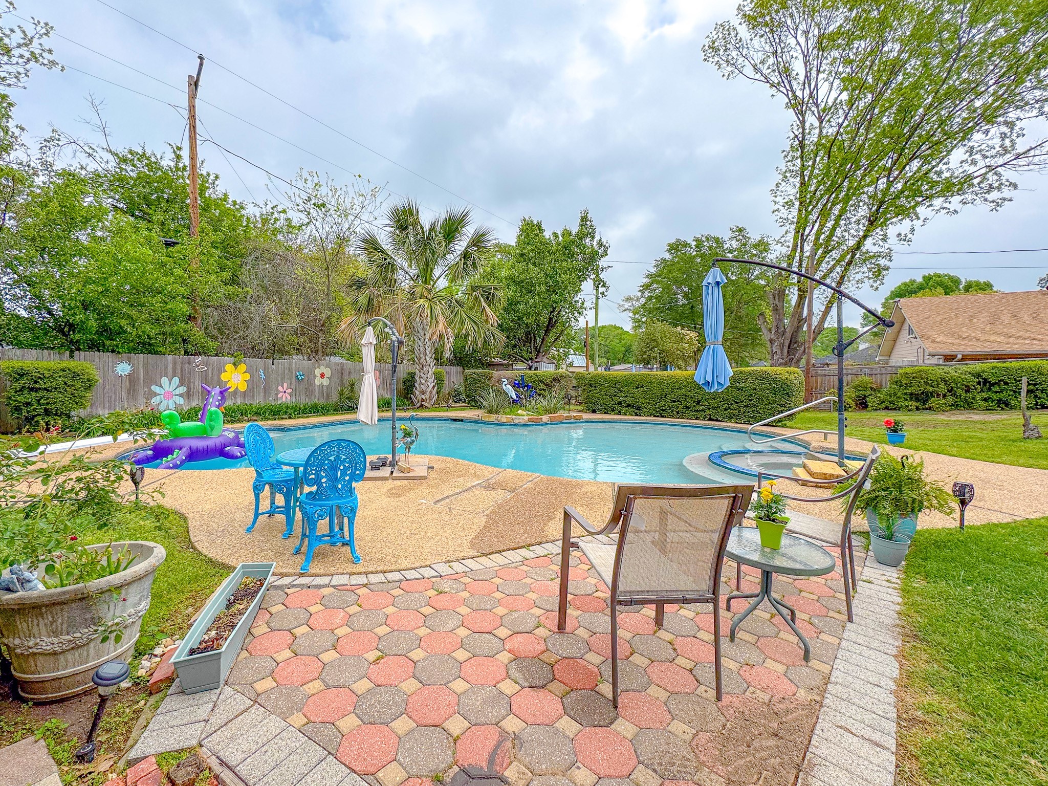 1208 Lexington Square