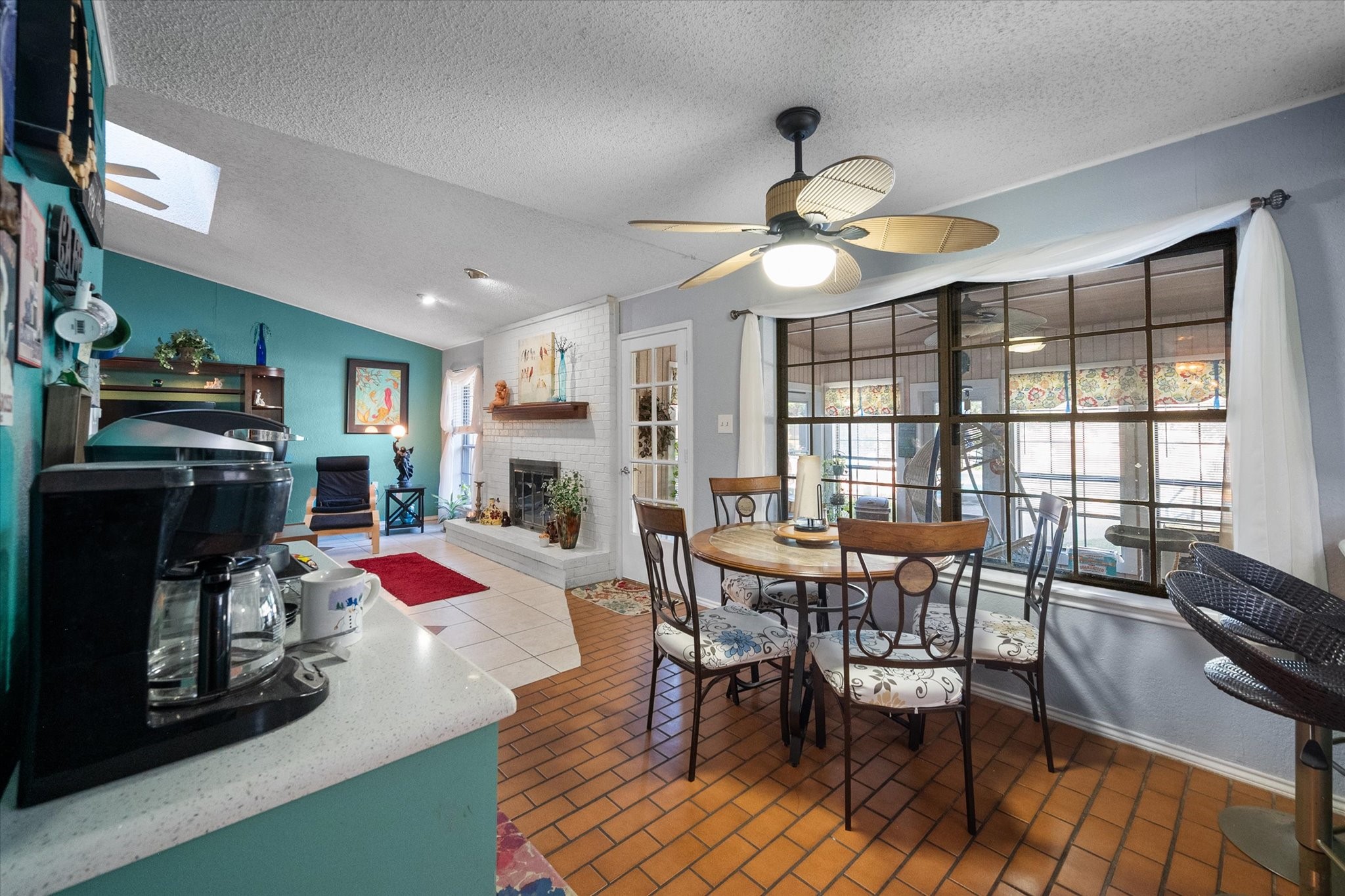 1208 Lexington Square