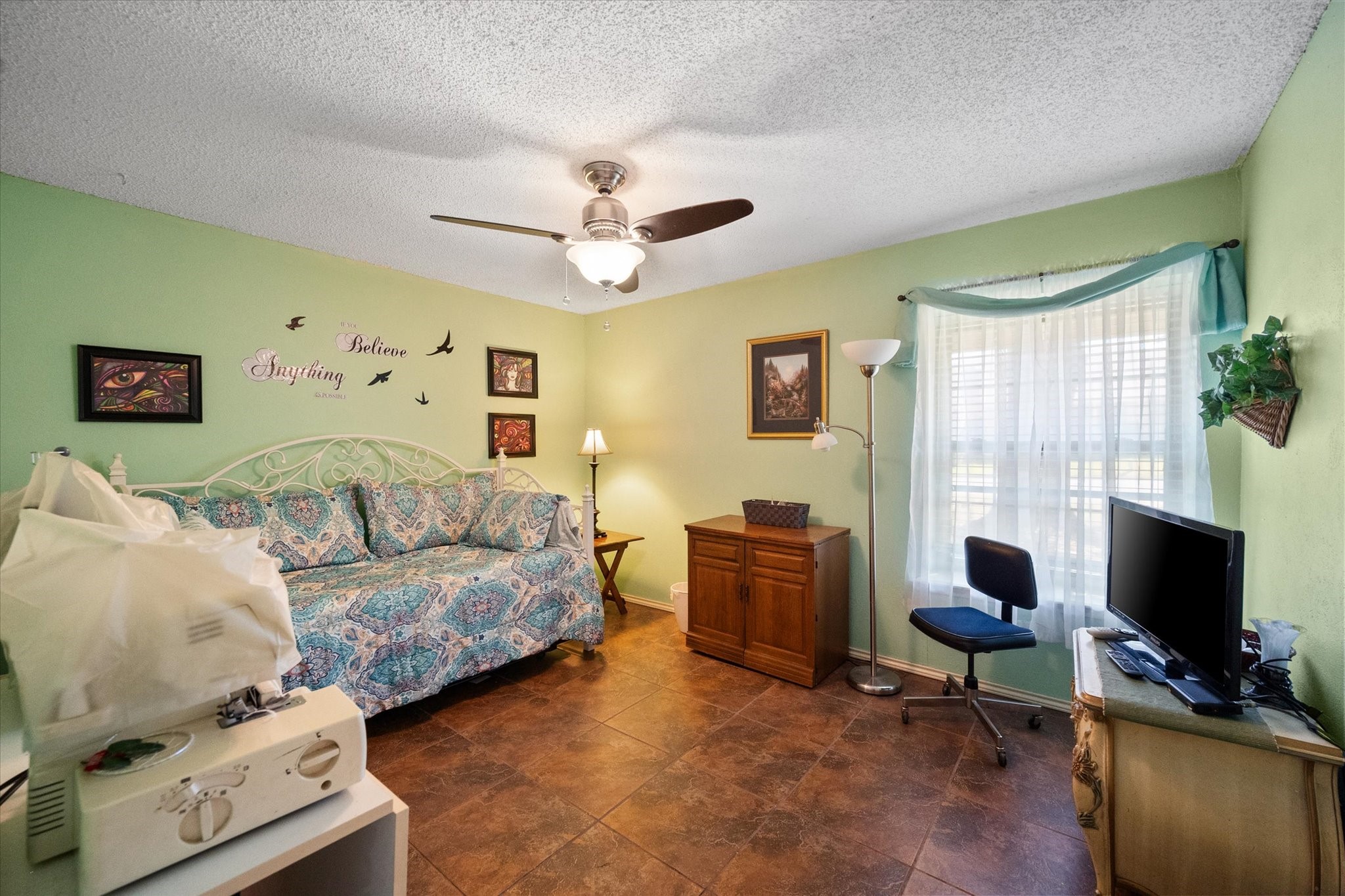 1208 Lexington Square