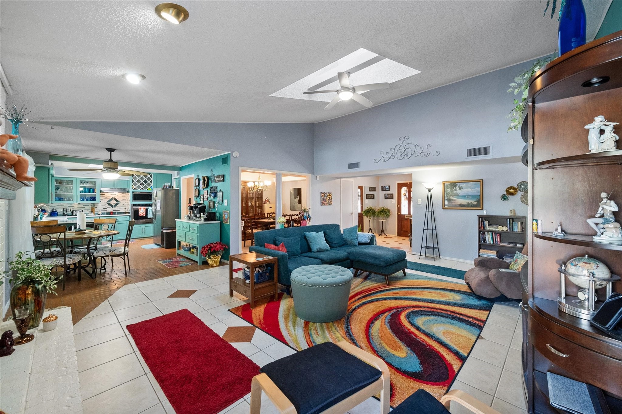 1208 Lexington Square