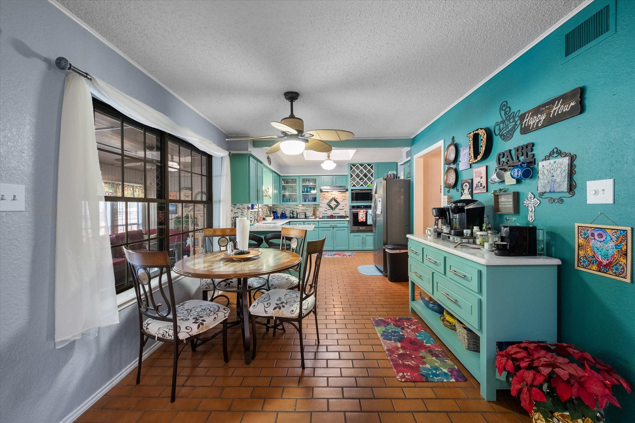 1208 Lexington Square