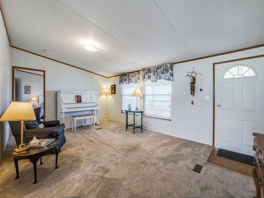 1909 SE County Road 2160