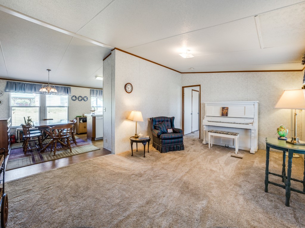 1909 SE County Road 2160