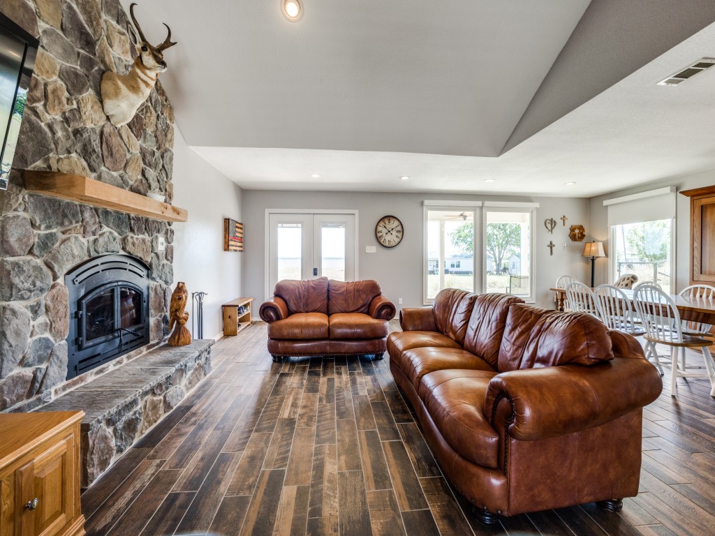 1909 SE County Road 2160