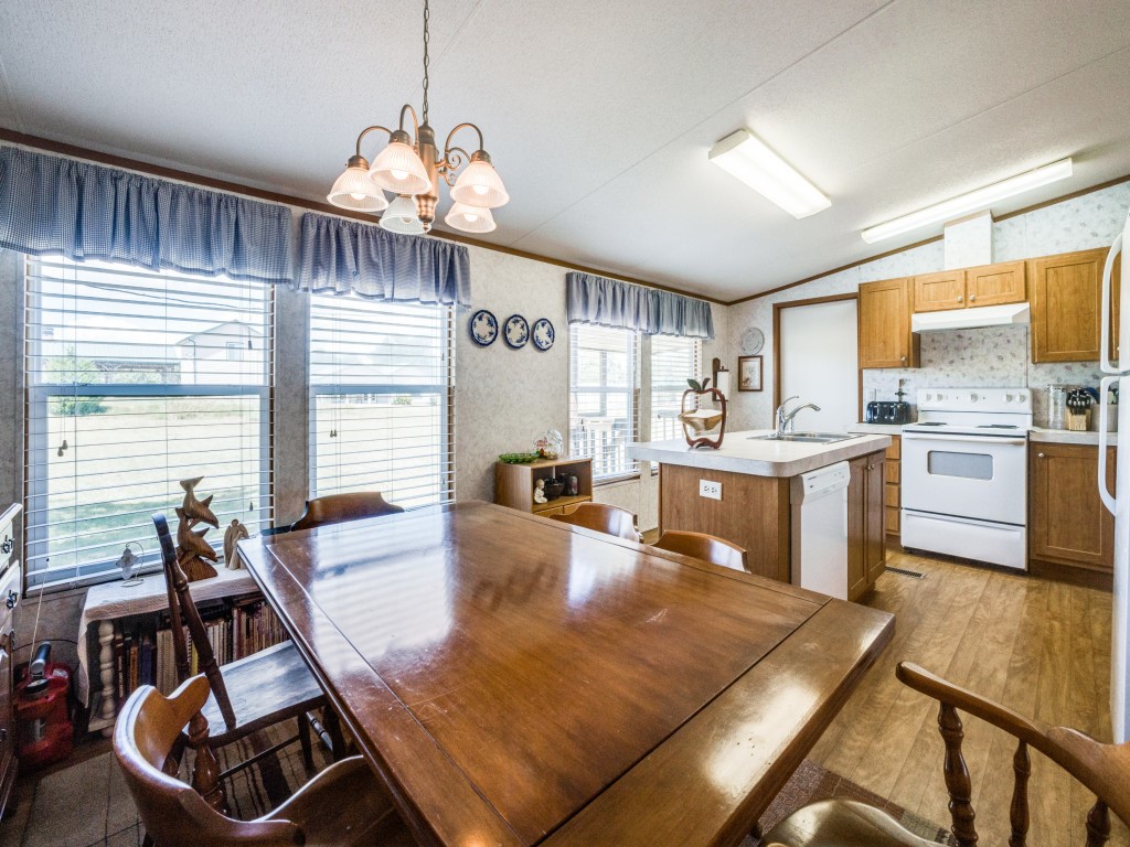 1909 SE County Road 2160