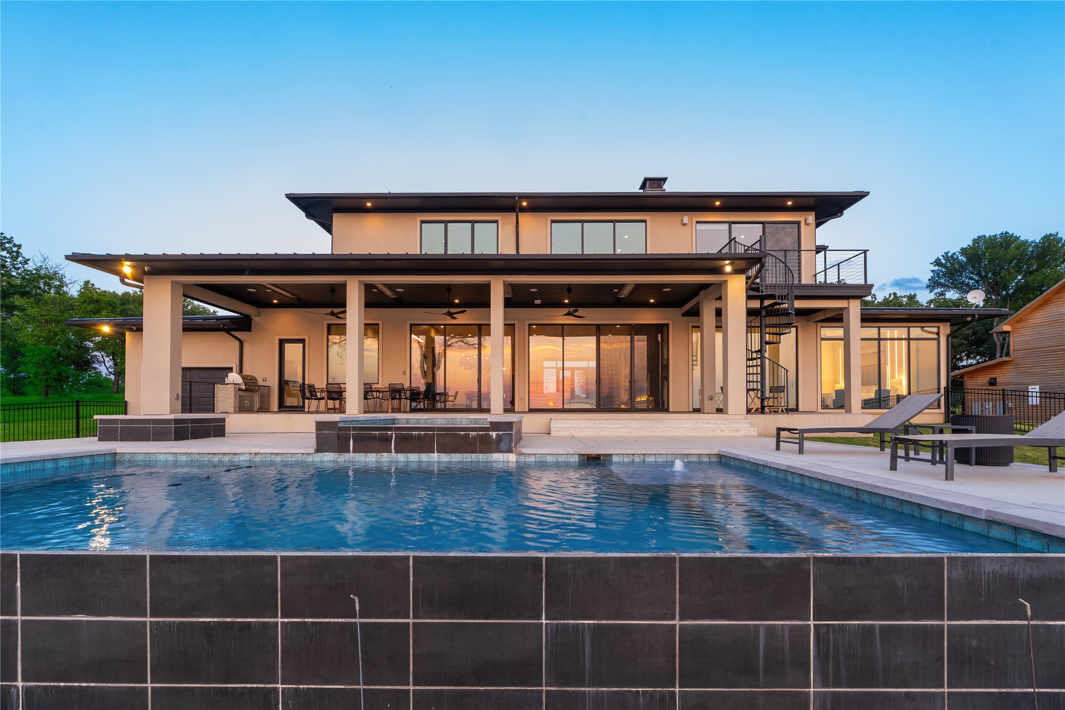 1124 Paradise Cove