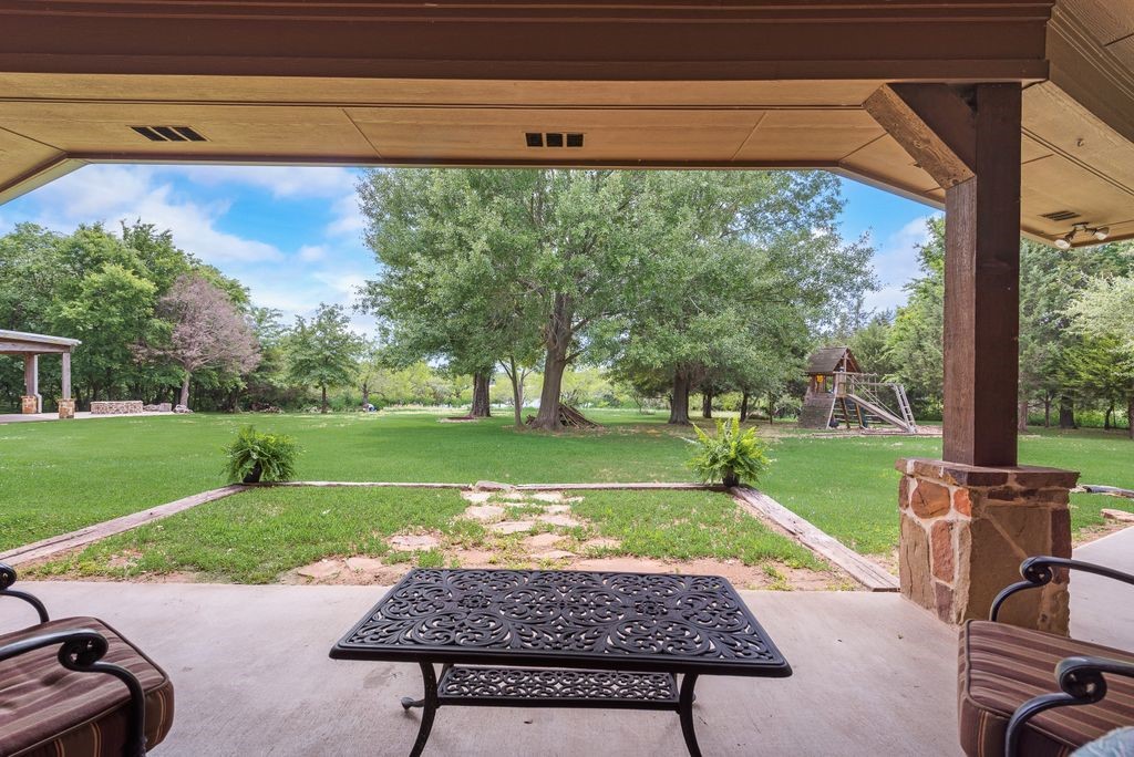 525 County Road 2218