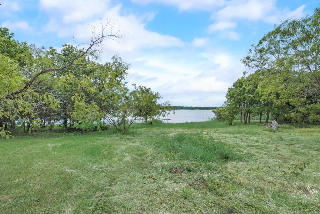 525 County Road 2218