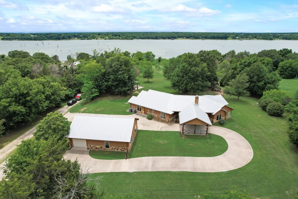 525 County Road 2218